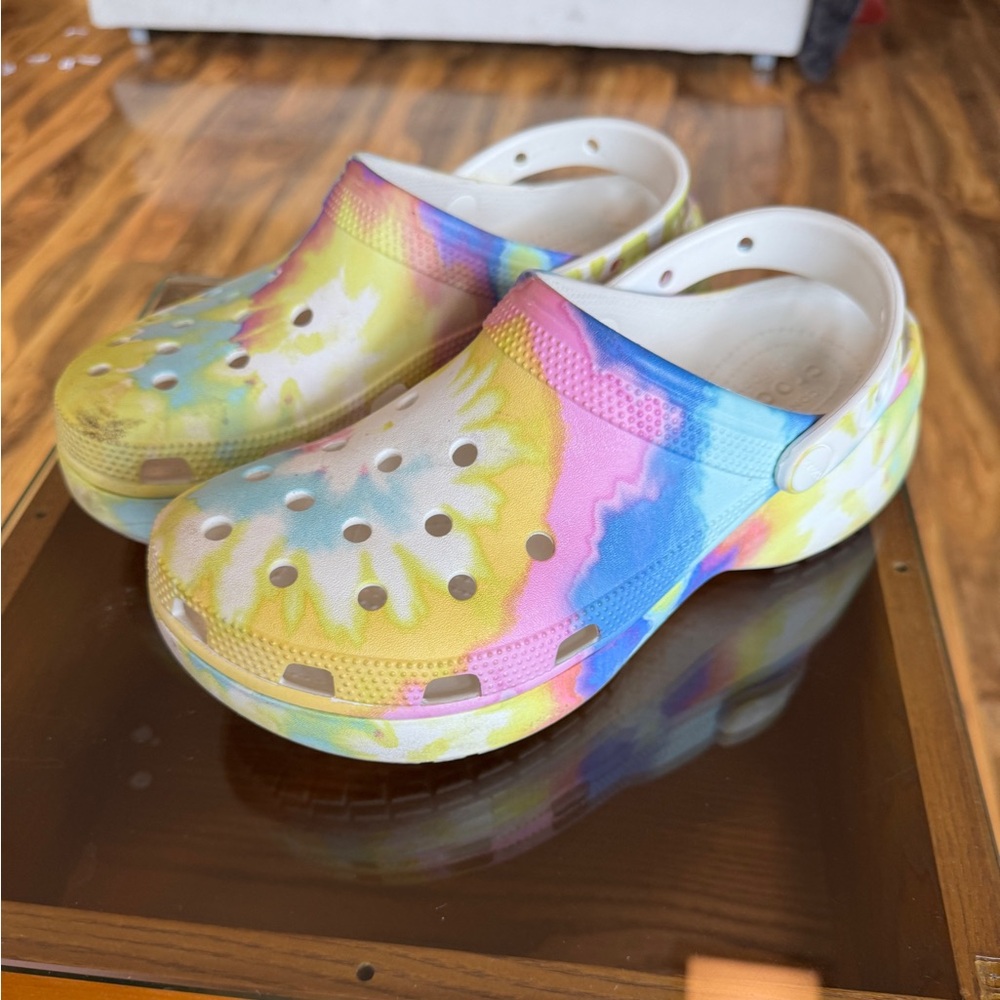 VGUC women’s pastel tie dye platform croc